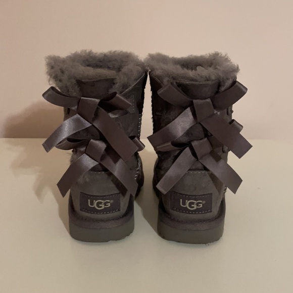 Authentic kids Uggs - Picture 3 of 3
